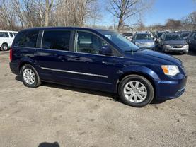2016 CHRYSLER TOWN & COUNTRY PASSENGER BLUE AUTOMATIC - Auto Spot