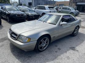 1999 MERCEDES-BENZ SL-CLASS CONVERTIBLE V8, 5.0 LITER SL 500 ROADSTER 2D at YID Auto Sales in Hollywood, FL   25.997523502292495, -80.14913739060177