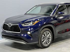 2022 TOYOTA HIGHLANDER SUV BLUE AUTOMATIC - Discovery Auto Group
