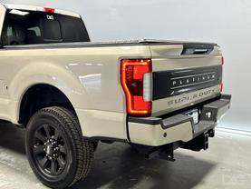 2017 FORD F250 SUPER DUTY CREW CAB PICKUP GOLD AUTOMATIC - Discovery Auto Group