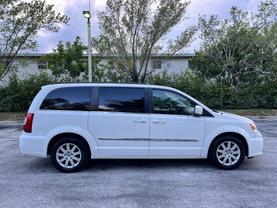 2013 CHRYSLER TOWN & COUNTRY PASSENGER WHITE AUTOMATIC - Citywide Auto Group LLC