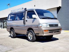 1996 TOYOTA HIACE VAN 1KZ-TE LIVING SALOON EX