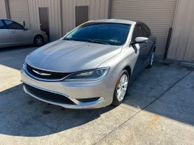 2016 Chrysler 200 - Image 15