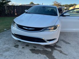2016 Chrysler 200 - Image 17