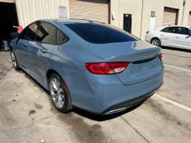 2015 Chrysler 200 - Image 10