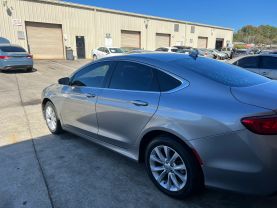2016 Chrysler 200 - Image 11