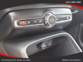 Used 2020 VOLVO XC40 SUV 4-CYL, DRIVE-E, TURBO, 2.0 LITER T4 MOMENTUM SPORT UTILITY 4D - Mobile Luxury Motors located in Mobile, AL