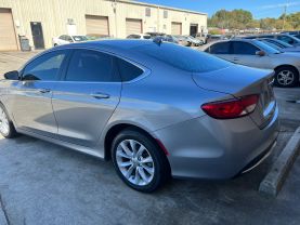 2016 Chrysler 200 - Image 10