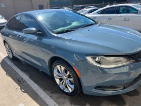 2015 Chrysler 200 - Image 4