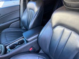 2016 Chrysler 200 - Image 18