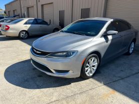 2016 Chrysler 200 - Image 14