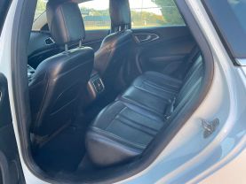 2016 Chrysler 200 - Image 28