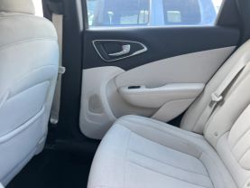 2015 Chrysler 200 - Image 15