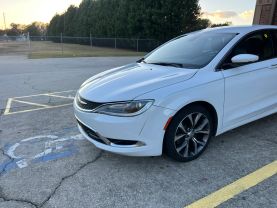 2016 Chrysler 200 - Image 10