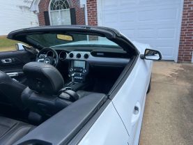 2018 Ford Mustang - Image 19