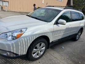 2011 Subaru Outback - Image 8