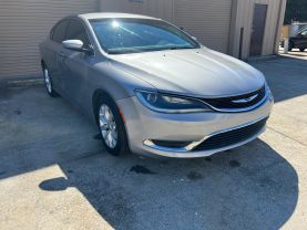 2016 Chrysler 200 - Image 3