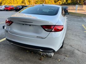 2016 Chrysler 200 - Image 5