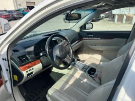 2011 Subaru Outback - Image 10