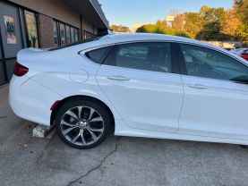 2016 Chrysler 200 - Image 3