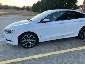 2016 Chrysler 200 - Image 9
