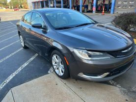 2015 Chrysler 200 - Image 3