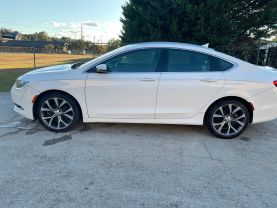2016 Chrysler 200 - Image 19