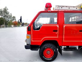 1989 TOYOTA HIACE TRUCK 2L FIRE TRUCK