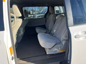 2013 TOYOTA SIENNA PASSENGER WHITE AUTOMATIC - Auto Spot