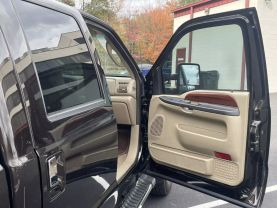 2005 FORD F350 SUPER DUTY CREW CAB PICKUP V8, TURBO DSL 6.0L LARIAT PICKUP 4D 8 FT