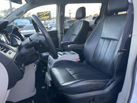 Used 2016 CHRYSLER TOWN & COUNTRY VAN V6, 3.6 LITER TOURING MINIVAN 4D - LA Auto Star located in Virginia Beach, VA
