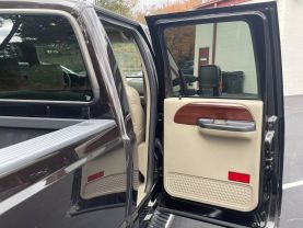 2005 FORD F350 SUPER DUTY CREW CAB PICKUP V8, TURBO DSL 6.0L LARIAT PICKUP 4D 8 FT