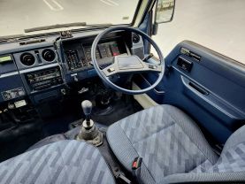 1989 TOYOTA HIACE TRUCK 2L FIRE TRUCK
