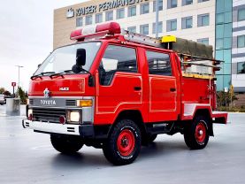 1989 TOYOTA HIACE TRUCK 2L FIRE TRUCK