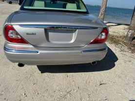 2006 JAGUAR XJ SEDAN V8, 4.2 LITER XJ VANDEN PLAS SEDAN 4D