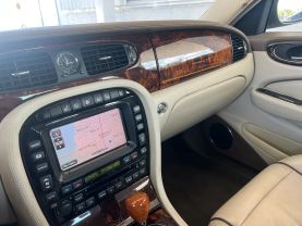2006 JAGUAR XJ SEDAN V8, 4.2 LITER XJ VANDEN PLAS SEDAN 4D