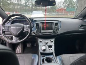 2016 Chrysler 200 - Image 11