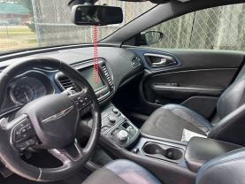 2016 Chrysler 200 - Image 16