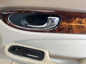 2006 JAGUAR XJ SEDAN V8, 4.2 LITER XJ VANDEN PLAS SEDAN 4D