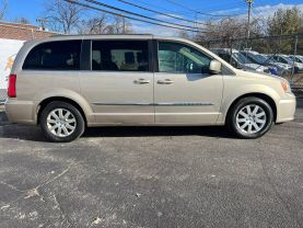 2015 CHRYSLER TOWN & COUNTRY PASSENGER GOLD AUTOMATIC - Auto Spot