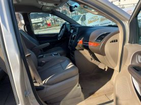 2015 CHRYSLER TOWN & COUNTRY PASSENGER GOLD AUTOMATIC - Auto Spot