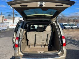 2015 CHRYSLER TOWN & COUNTRY PASSENGER GOLD AUTOMATIC - Auto Spot