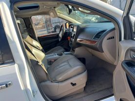2013 CHRYSLER TOWN & COUNTRY PASSENGER WHITE AUTOMATIC - Auto Spot