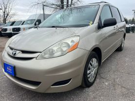 2007 TOYOTA SIENNA PASSENGER GOLD AUTOMATIC - Auto Spot