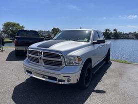2018 RAM 1500 CREW CAB PICKUP BRIGHT SILVER METALLIC CLEARCOAT AUTOMATIC - Tropical Auto Sales