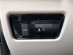2017 Jaguar Xe Xe 25t Prestige Sedan 4d - Image 37