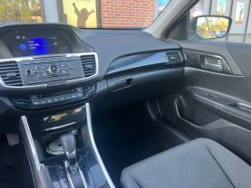 2017 Honda Accord - Image 11