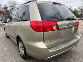 2007 TOYOTA SIENNA PASSENGER GOLD AUTOMATIC - Auto Spot