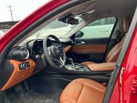 2017 Alfa Romeo Giulia - Image 5
