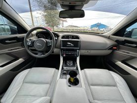 2017 Jaguar Xe Xe 25t Prestige Sedan 4d - Image 31